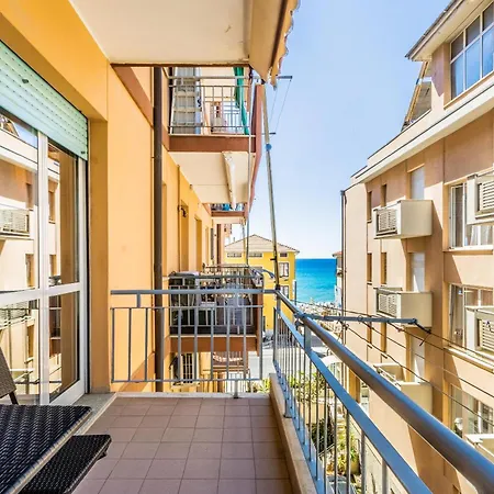 'nature Home' 30mt Sea -central Station -netflix Pietra Ligure